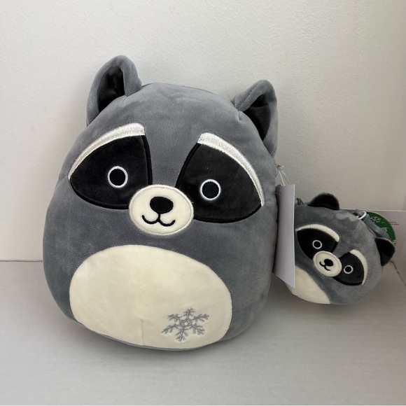 Squishmallows Other - BNWT 8” Rocky the Raccoon Holiday Squishmallow with 3.5” Clip Set 🦝